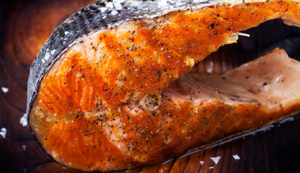 タリスカー スパイシーハイボールは、とりわけ肉、魚介を使った料理との相性は抜群です。